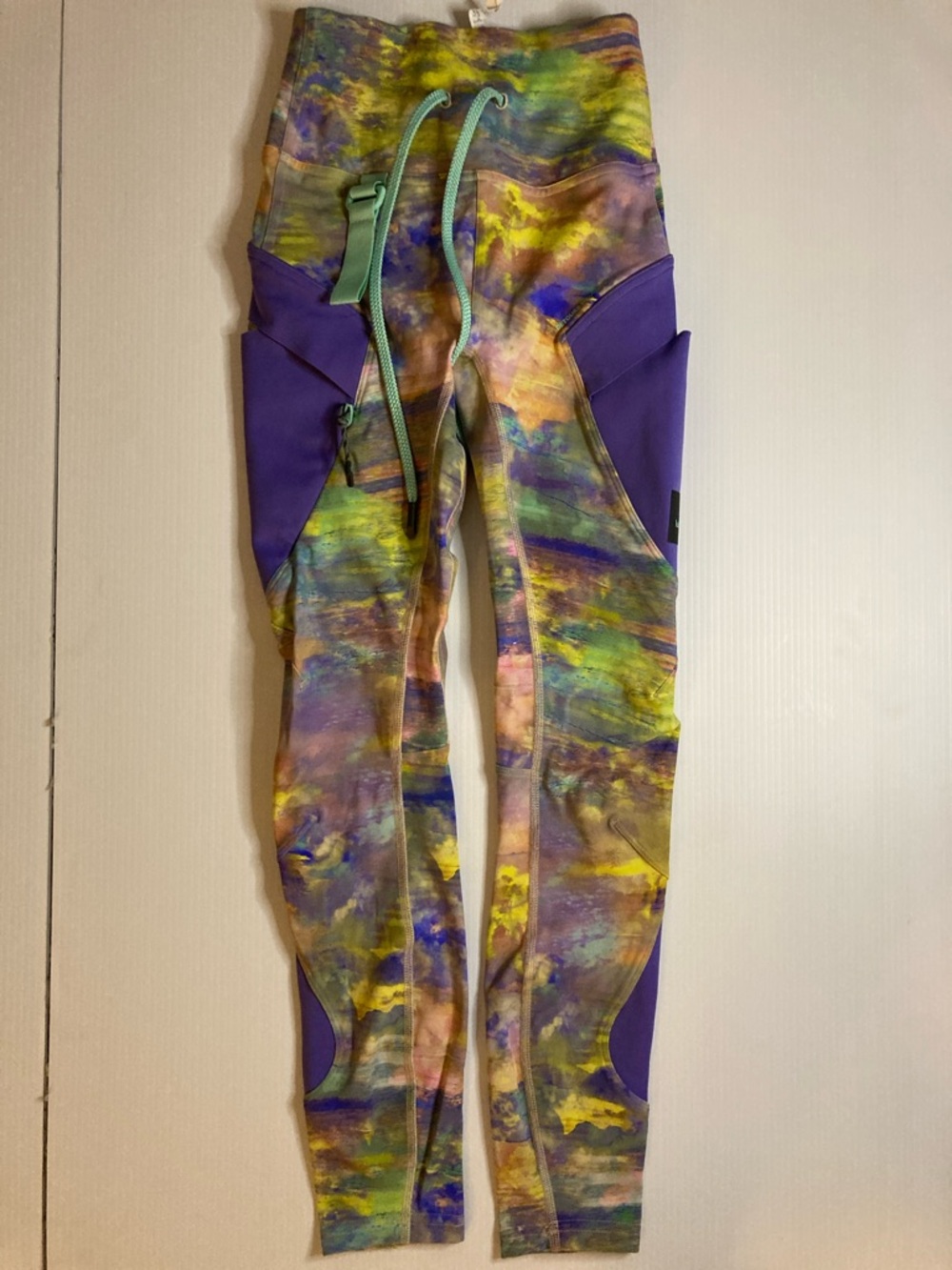 Lululemon Cargo Super High Rise Hiking Tight Size 0
